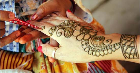 পার্লারে যাওয়া হচ্ছে না