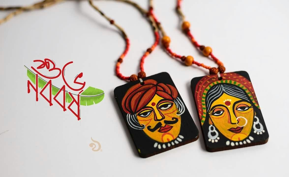 বৈশাখের রঙিন পোশাকের ক্যানভাসে মাটির তৈরি দেশি গহনা 2 বৈশাখের রঙিন পোশাকের ক্যানভাসে মাটির তৈরি দেশি গহনা