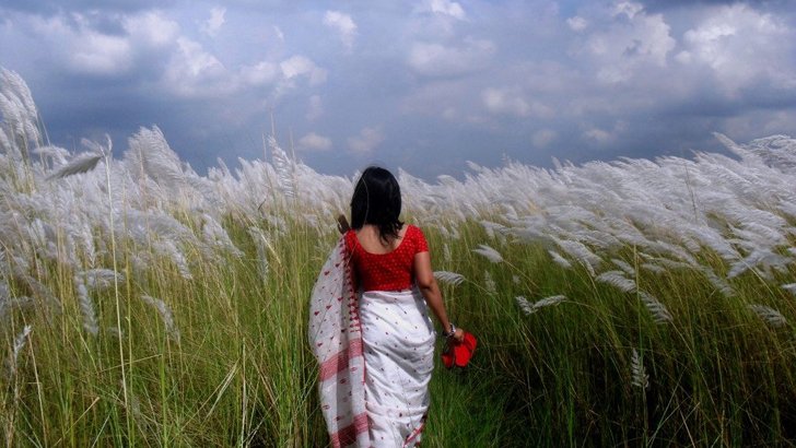 শরতের শুভ্রতায় ফ্যাশনের আভিজাত্য